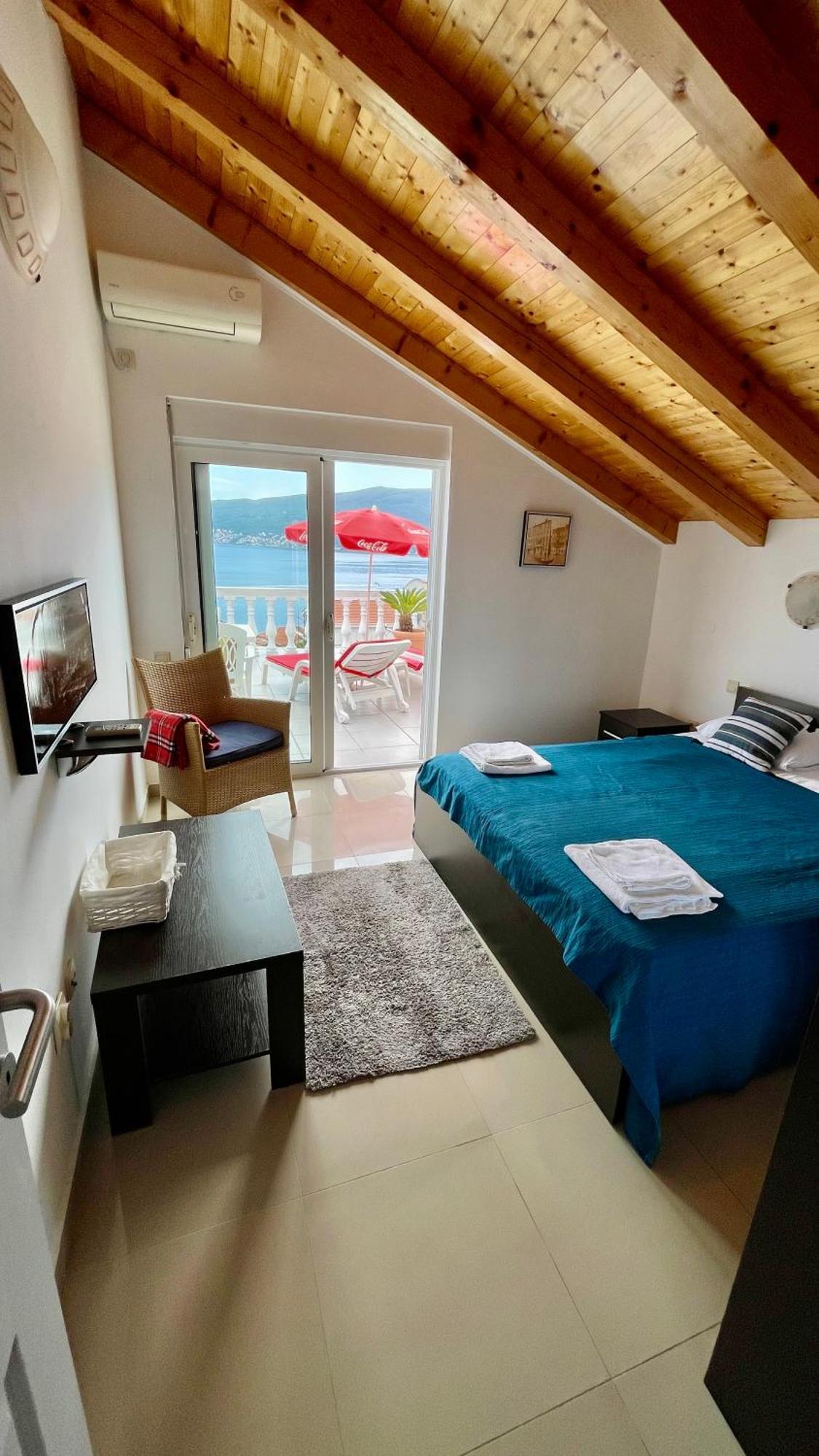 Family House With Pool & Sea View Apart otel Bijela Dış mekan fotoğraf