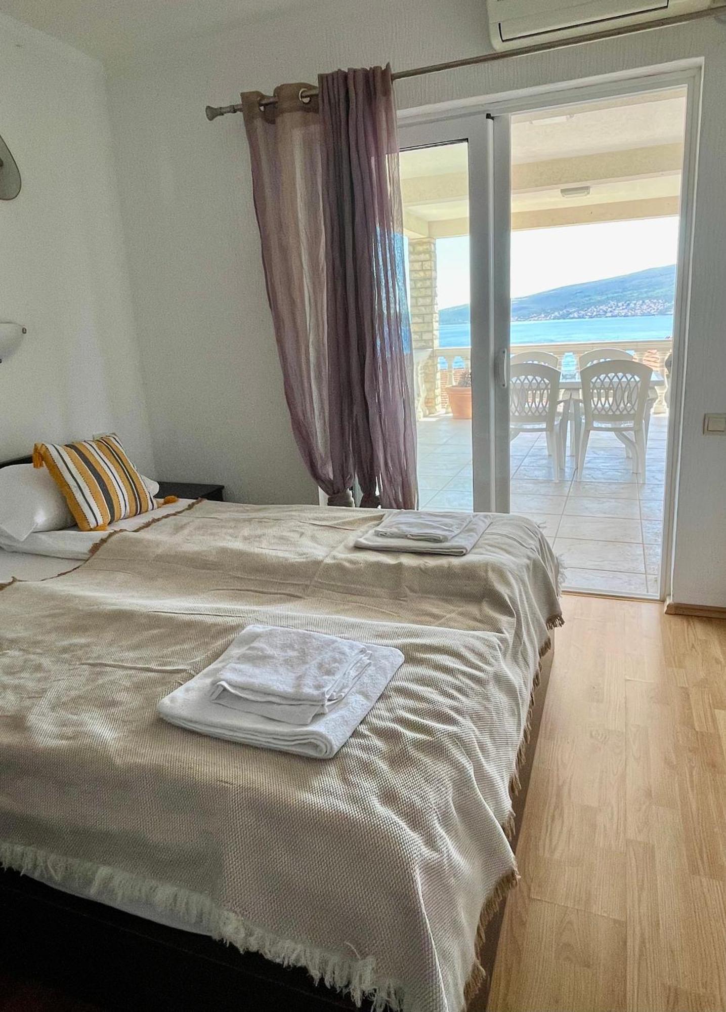 Family House With Pool & Sea View Apart otel Bijela Dış mekan fotoğraf