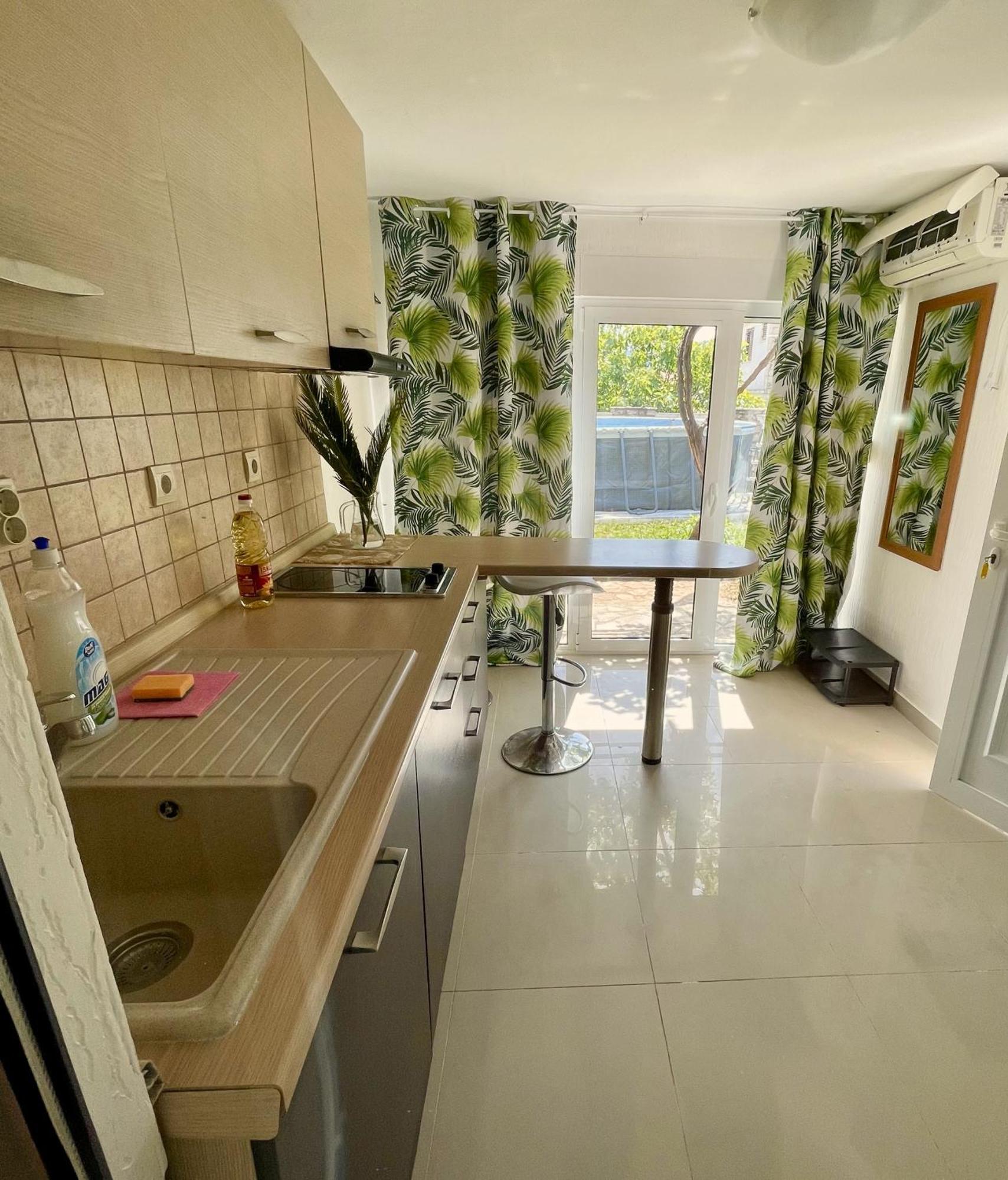 Family House With Pool & Sea View Apart otel Bijela Dış mekan fotoğraf