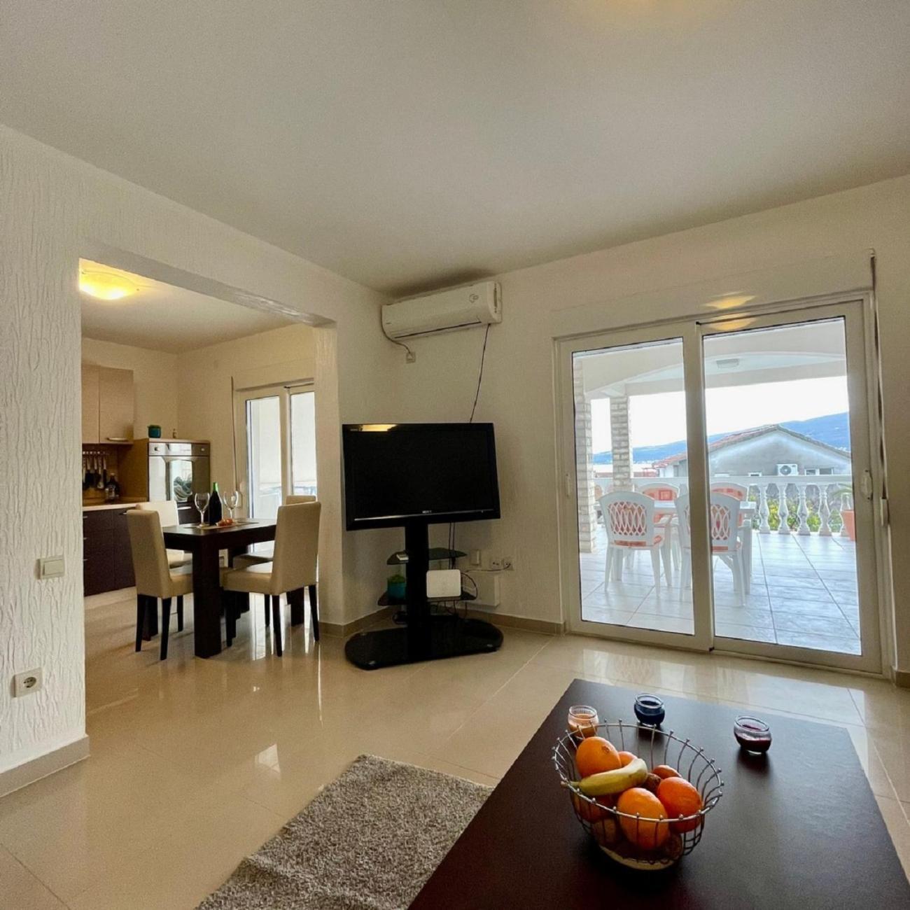 Family House With Pool & Sea View Apart otel Bijela Dış mekan fotoğraf
