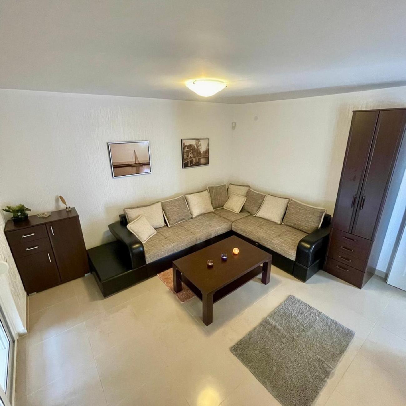 Family House With Pool & Sea View Apart otel Bijela Dış mekan fotoğraf
