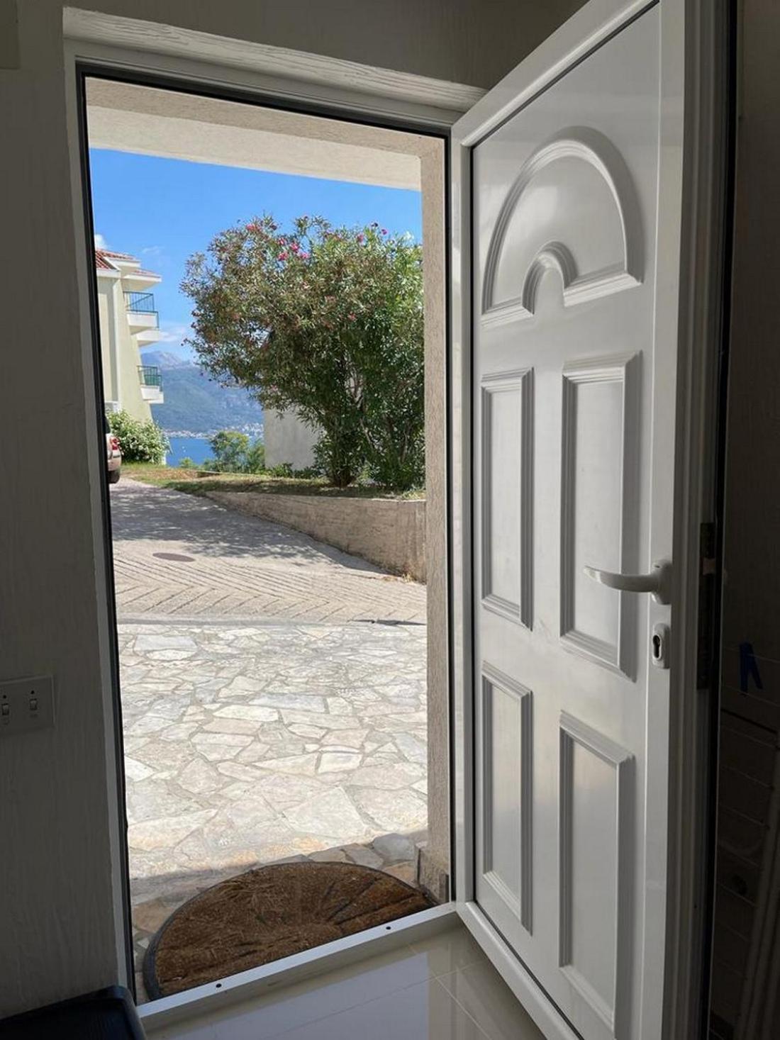 Family House With Pool & Sea View Apart otel Bijela Dış mekan fotoğraf